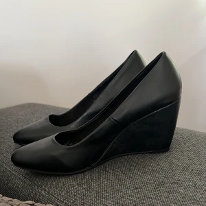 Klackskor  - Enbart använda ett par gånger, storlek 39 