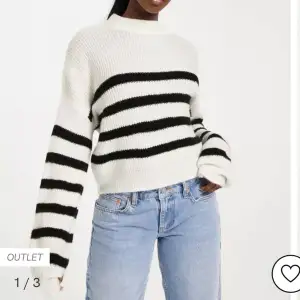 Säljer den här sååå snygga tröjan från Nelly då den inte kommer till användning. Köpt för 399kr + frakt. Jättesnygg att ha nu till hösten, bra skick!💗