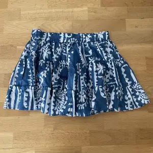 Jättefin oanvänd kjol från zara