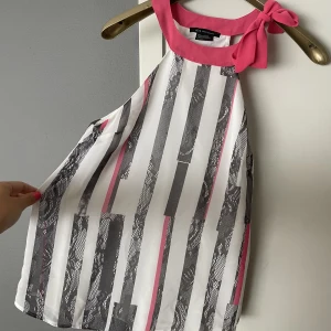 Halterneck topp - Jättefin halterneck topp som tyvärr blivit för liten för mig