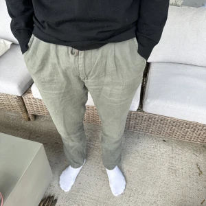 Linnebyxor  - Gröna linnebyxor ifrån bondelid, bra skick