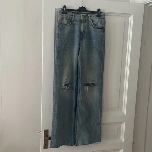 Zara Jeans - Ljusblåa zara jeans i storlek 38. Aldrig änvända