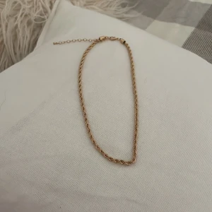 Guld pläterat halsband - Okänt märke, fint skick.