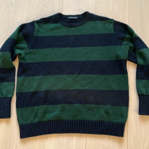 Brandy Melville tröja - Jag säljer min ”Brianna sweater” från brandy då den inte är min stil längre. Använd ett fåtal gånger och är då i utmärkt skick. Nypris ligger på ca 400kr (35€) 💕💕