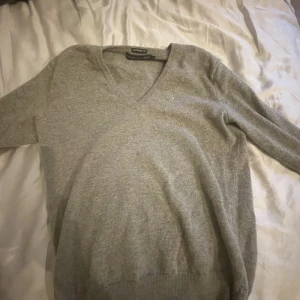 Cashmier tröja grå - Grå cashmeir tröja från Ralf loren v-ringad