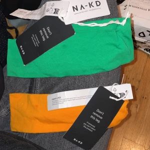 Hårband nakd - Hårband från NAKD knappt använda prislappen är ju även kvar… En för 60kr 2 för 100! 