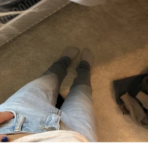Nelly Jeans - Nelly Jeans köpta här på Plick (lånade bilder). Storlek 32💜