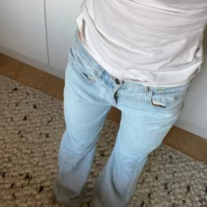 Säljer dessa jeans för dom inte kommit till så mycket användning! Köpta här på plick! Skick coola💕👌🏼👌🏼✨