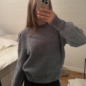 Stickad tröja  - Grön/blå stickad tröja. Nästan aldrig använd<3 Superskönt material!!