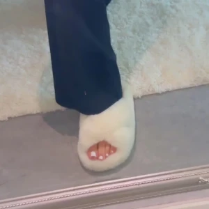 Mysiga tofflor  - Super snygga och söta tofflor från Nelly🤍✋🏼  