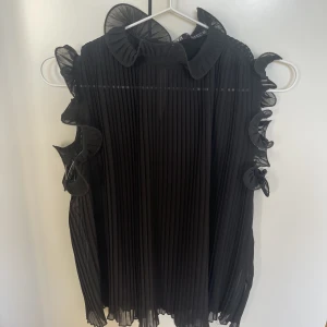 blus  - säljer denna tröjan för den inte kommer till användning, den är enbart testad. 