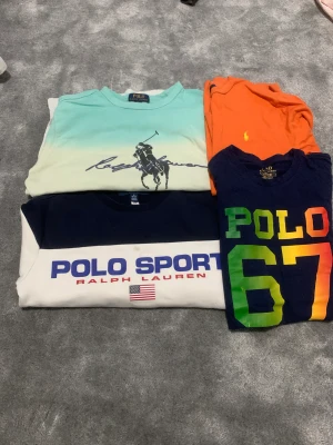 4 R.L tröjor - 4 tröjor ifrån Ralph Lauren i storlek M(10-12 y). Inget slitage eller trasigheter.  En tröja kan du köpa för 75 kr och alla fyra för 225