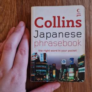 Liten frasbok med alla användbara meningar och ird för dig som studerar japanska eller behöver för din resa till japan.  