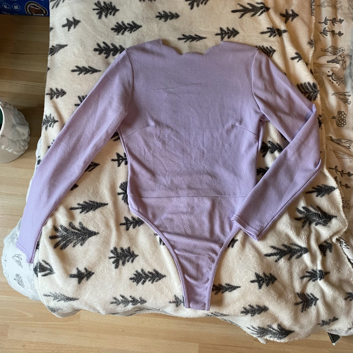 Lila body med fin rygg - 90