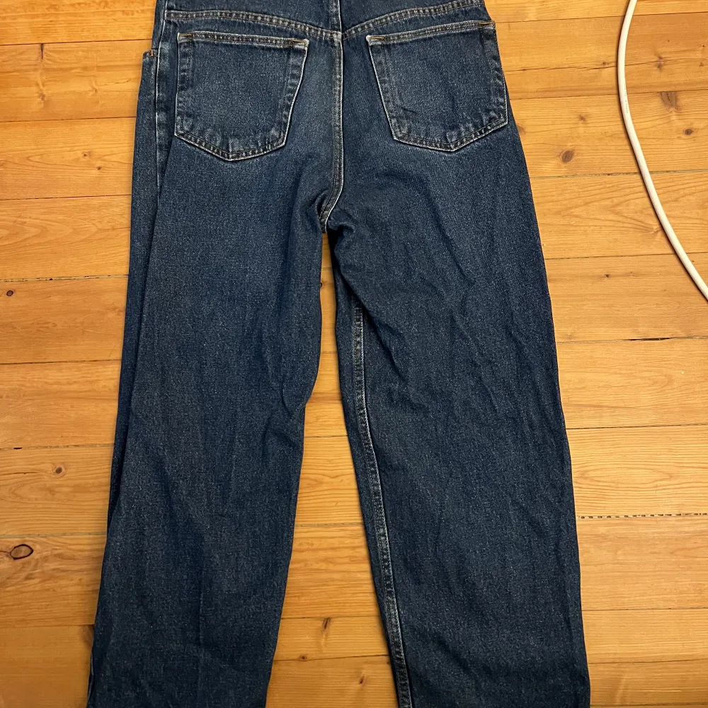 Säljer nu mina polar 93 denims eftersom att dom inte används längre, har använt dom väldigt mycket men finns inget hål i dom de är bara lite slitna längst nere.. Jeans & Byxor.