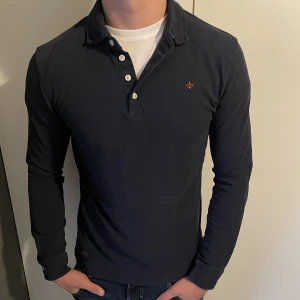 Morris rugbytröja - Rugbytröja ifrån Morris i fint skick. Den är i storlek M. Hör av er om ni har fler frågor!