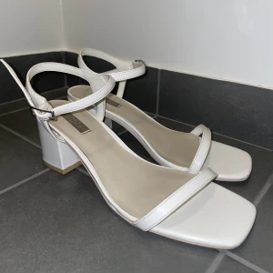 Klackar - Sköna klackar som jag har använt några gånger, storlek 38 men skulle kunna passa som 37 också.