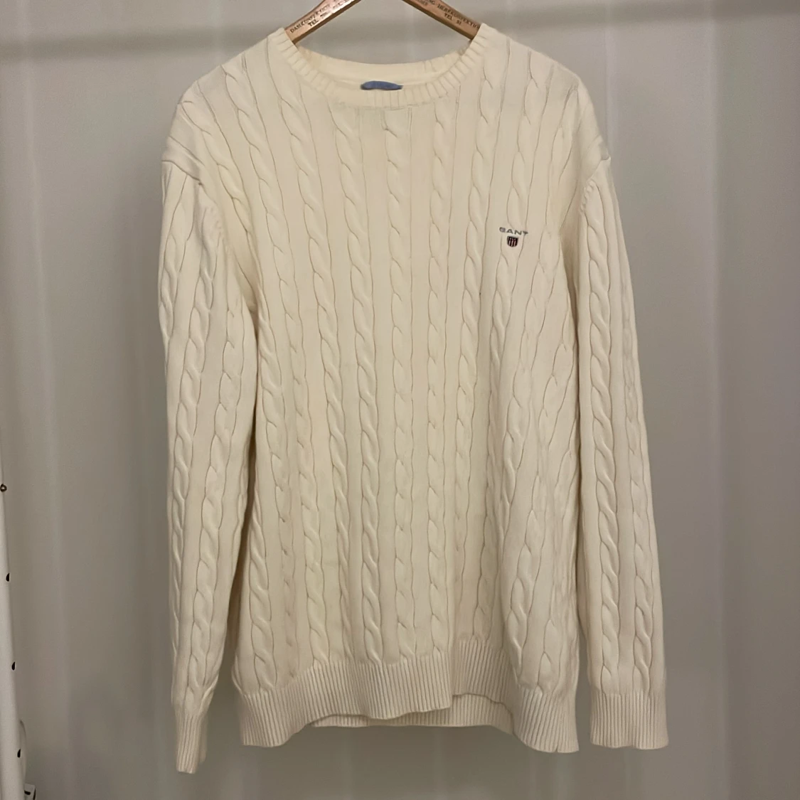 Kabelstickad gant tröja