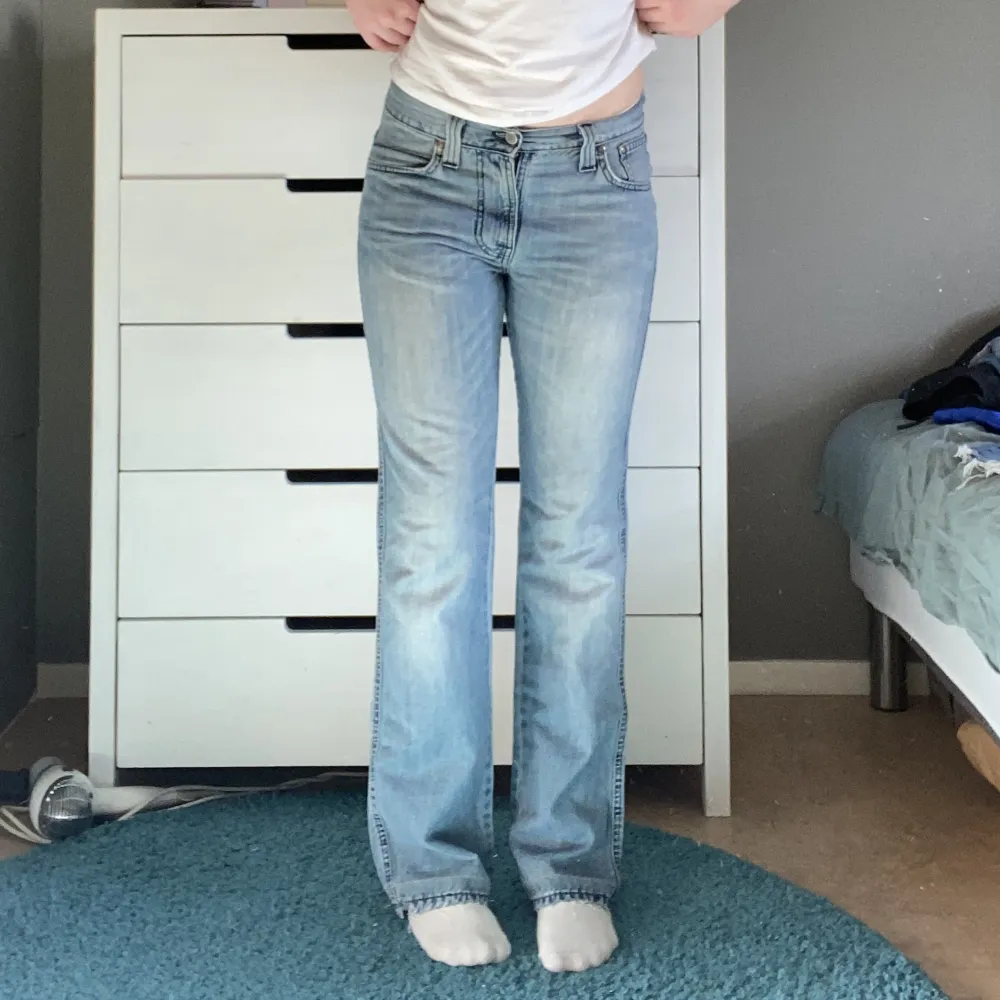 Snygga jeans från nudiejeans med coola detaljer❤️ för små för mig . Jeans & Byxor.