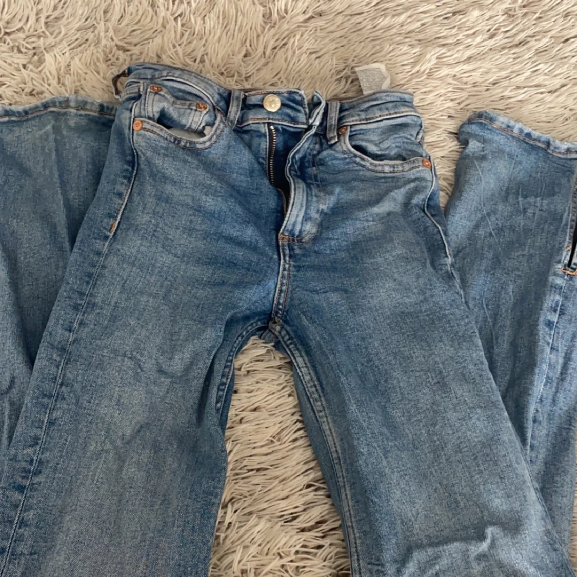 Zara jenas med hål och slit  - 90