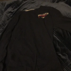 Långärmad Holister tröja. - Jag fick i födelsedagspresent men har inte använt