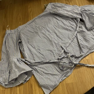 Off shoulder - Jätte söt tröja 