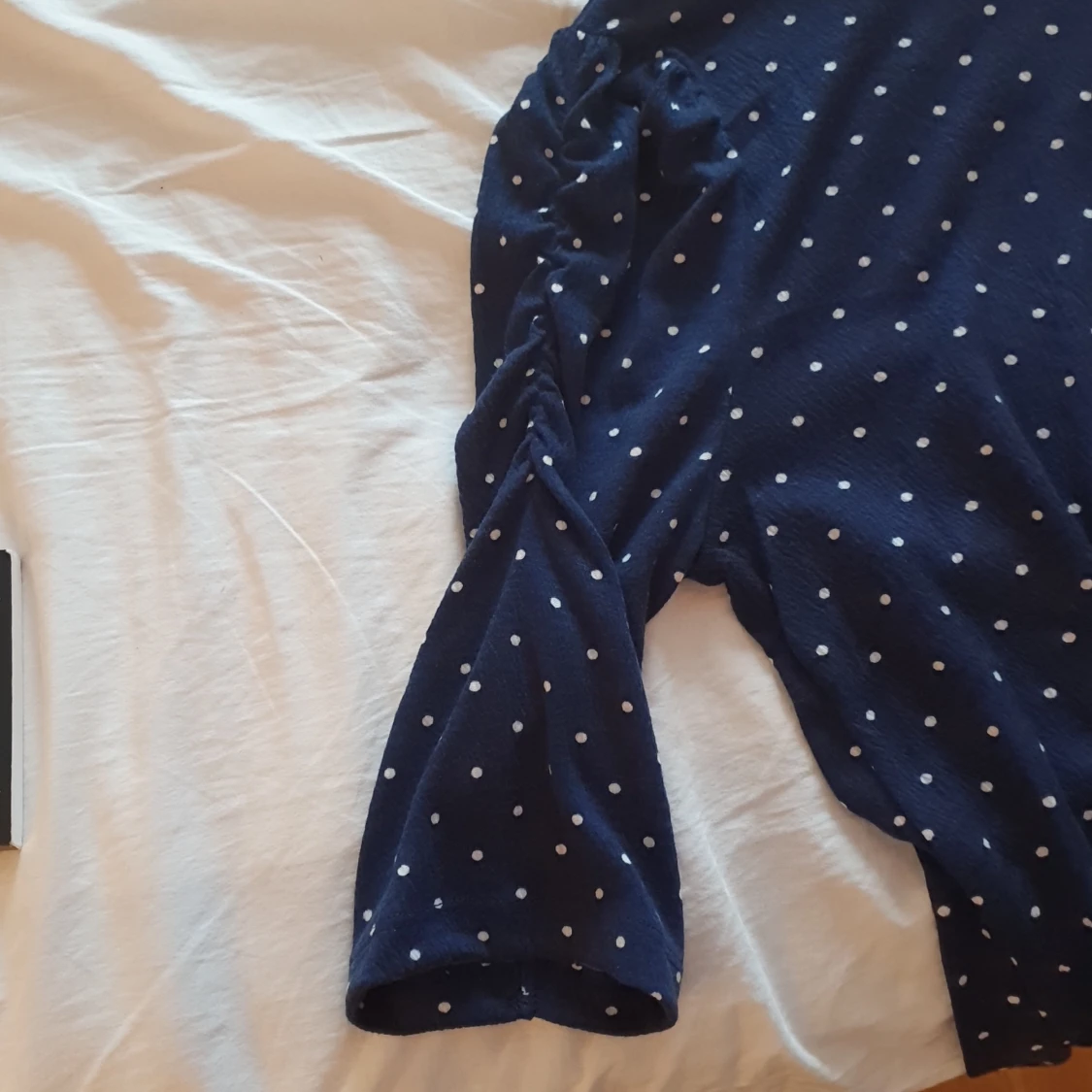 Prickig marinblå topp m  - 90