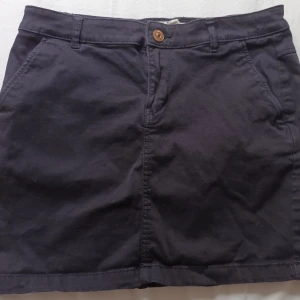 Kort svart kjol  - Fint skick! Storlek eur 36, motsvarande S.