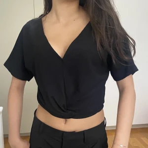Zara topp - Jätte snygg zara blus, köpt 2år sen och aldrig använd🫶🏼 Priset kan diskuteras, skriv för fler bilder💖