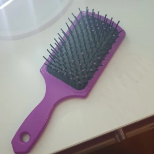 Hårborste Namn - Köpt på Lekia! Orginal pris: Mellan 300-400 kr💖 I stort sätt oanvänd, kontakta vid intresse och pris👍🏻❤️