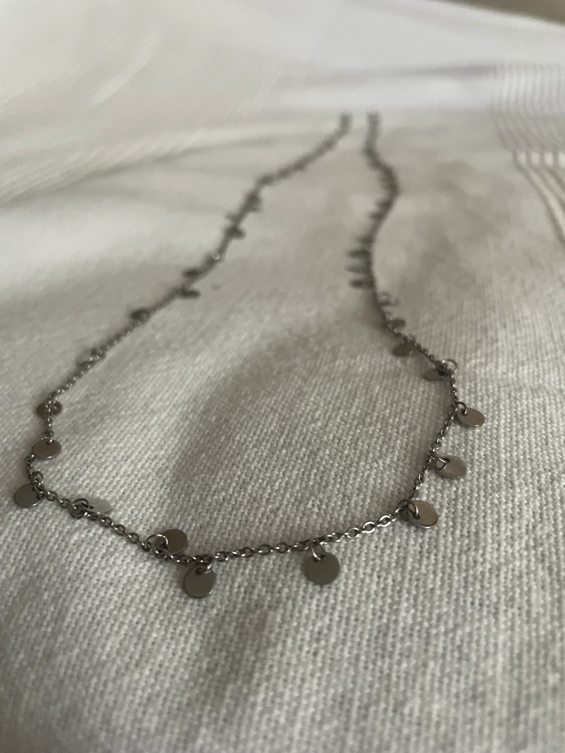 Silvrigt Edblad halsband