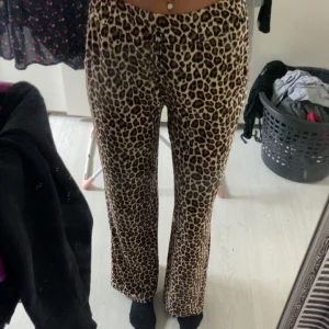 Leopard luftiga byxor jätte sköna! - Strl S kan passa M också!