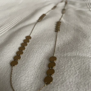 Edblad halsband guld  - Kan skickas, dock står köpen för frakten. Ansvara inte för postens hantering, om köparen önskar kan det skickas spårbart