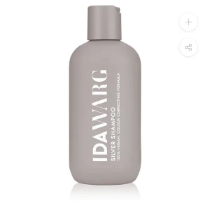 Ida Warg Silver Schampo  - Ett silver schampo från Ida Warg som luktar så gott av somrig vattenmelon✨🍉💕 Säljer då jag fick flera stycken så helt ny🤩 Hör av dig om du har några funderingar🫶💗