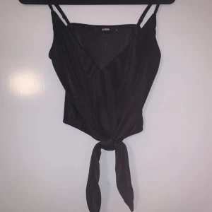 Knyt Linne - Aldrig använd.  Lite genomskinlig på ryggen