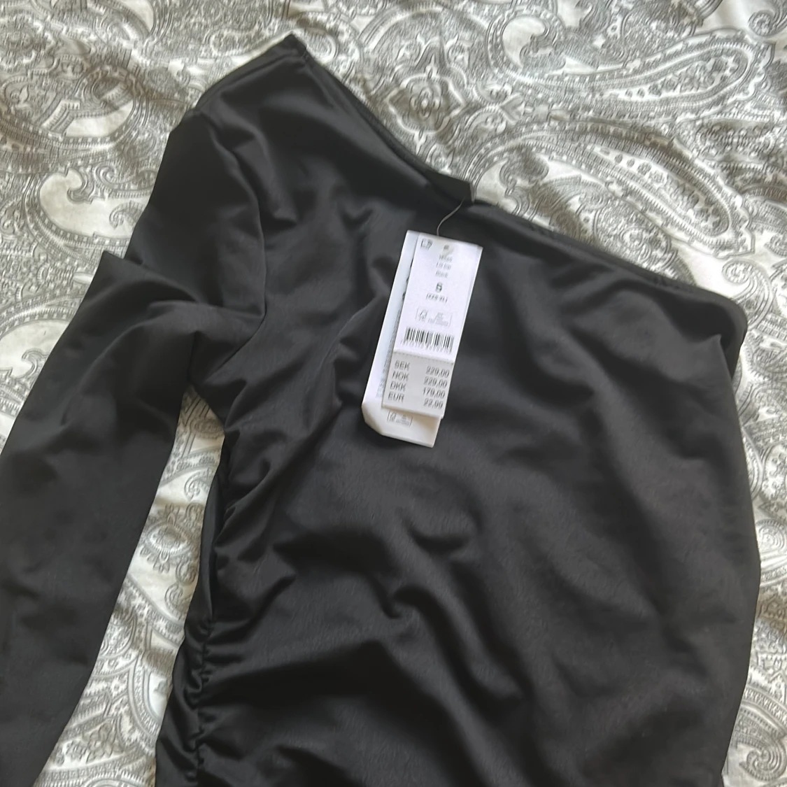 Oanvänd one shoulder topp - 90