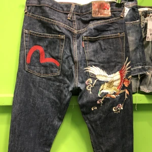 Evisu kopior  - Säljer dessa jättesnygga evisu kopior för 450! Det är i storlek 30! ❤️🙈super snygga verkligen men för små för mig tyvärr! 