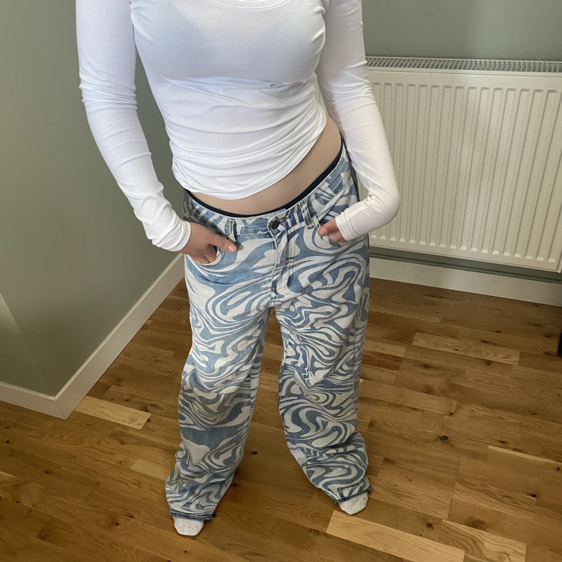 Blå vita baggy jeans