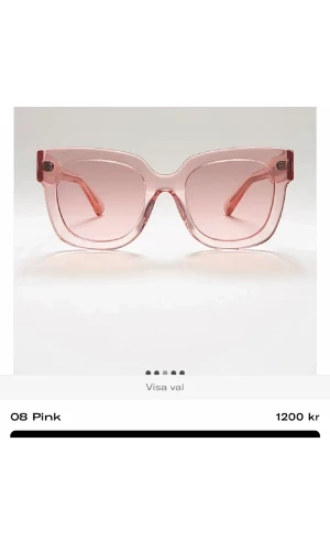 Chimi - Säljer mina chimieyewear i Guava 008 clear💕endast använda ett fåtal gånger så är i bra skick! Ordinarie pris 1200kr, men säljer för 600kr🩷