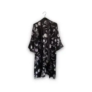 Fin kimono i nyskick! Skulle gärna behållt den men har insett att den är för liten för mig. 💔