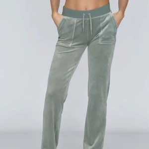 Juicy byxor - Säljer mina fina gröna juicybyxor som jag knappt har använt!