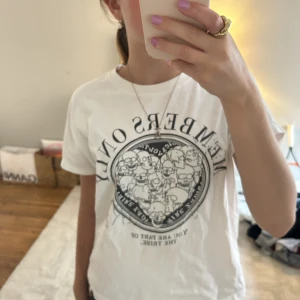 Zadig T-shirt  - Säljer nu min vita Zadig T-shirt. Säljer pga att den inte kommit till så mycket användning. Bra skick!