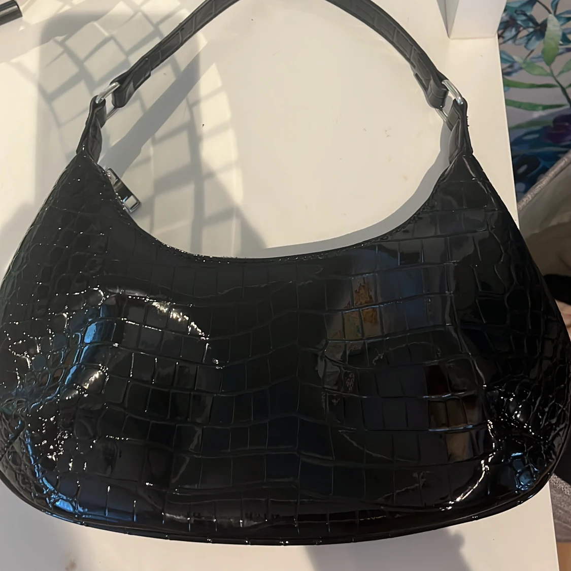 Svart Axel väska från Ginatricot - 90