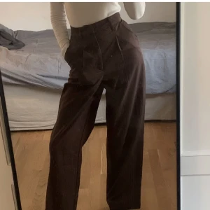 Bruna kostymbyxor  - Bruna kostymbyxor i jätte fint skick! 🤎