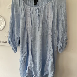 Blå tunika - Aldrig använd lite längre blus/tunika. 
