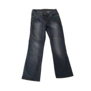 Tutti frutti byxor  - Några snygga byxor som var litte för smala för mig jag kan ta bud 😊