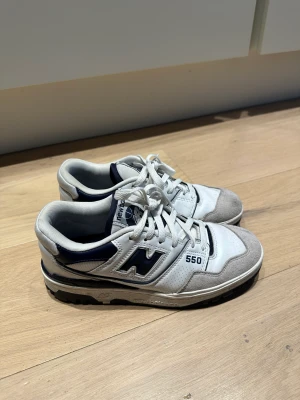 New balance 550  - White navy. Strl 39,5