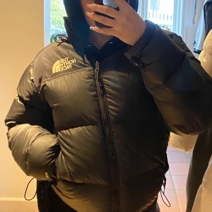 Northface puffer - Använd northface nuptse jacka, inga defekter, storlek S i herr