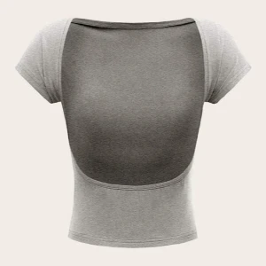 topp öppen rygg - säljer denna toppen från shein! passade inte så aldrig använd. skriv för frågor. tryck gärna på köp nu🩷