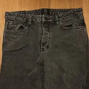 Fina jeans från märket neuw. Storlek 32 x 32. Köpta i butik för 1400 men säljer för 500. Kond 9,5/10 